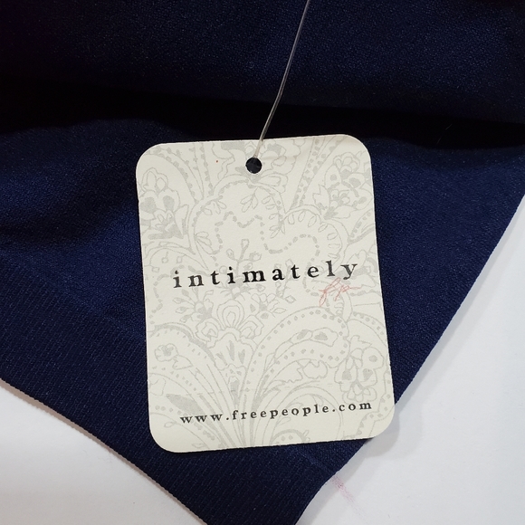 Free People Intimately Scoop Neck Seamless Crop Navy XS/S MSRP $20  FP135 - Picture 9 of 9